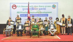 गुणस्तरीय शिक्षाका क्षेत्रमा योगदान पुराउनेलाई ‘दिगो विकासका लागि जीवन विकास पुरस्कार’